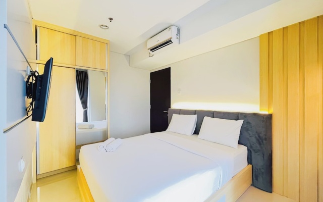 Neat Warm Wooden Tone 1Br At Patraland Amarta Apartment – Guest Rooms – Sleman