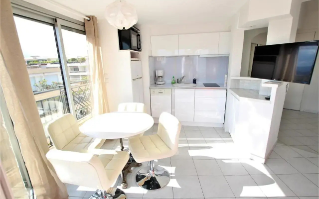 Nice Apartment Last Floor With Terrace And Clear View On The Sea — Cannes
