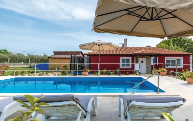 Stunning Home in Novigrad With Wifi and 4 Bedrooms