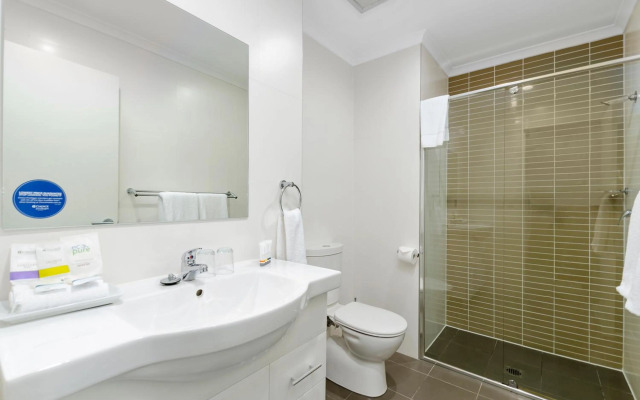 Quality Suites Pioneer Sands