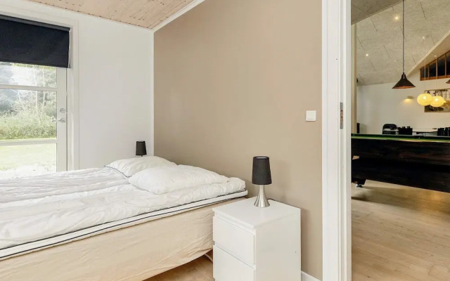 10 Person Holiday Home in Vaeggerlose