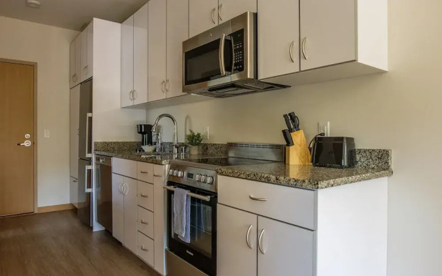 Chic Central Apartment with Free Parking