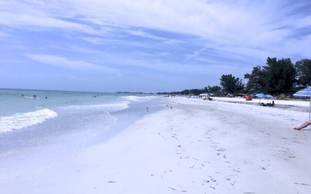 The Anna Maria Island Beach Castaway 1