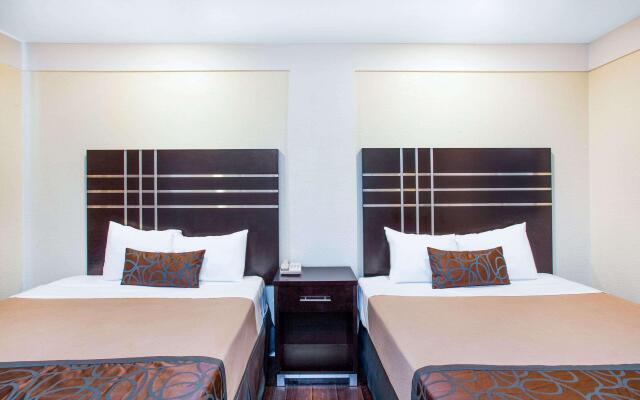Travelodge by Wyndham Fresno Yosemite Area