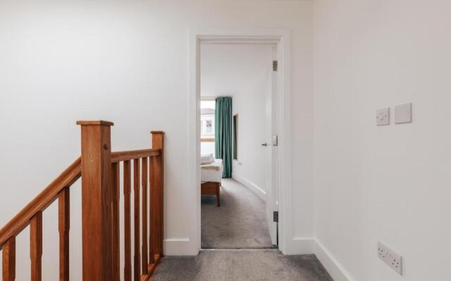 Redland Stay In Bespoke Home 1 of 2