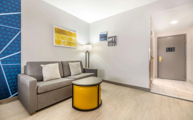 Comfort Suites Louisville Airport