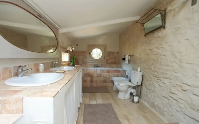 Provencal Villa in the Heart of the Luberon Scrubland