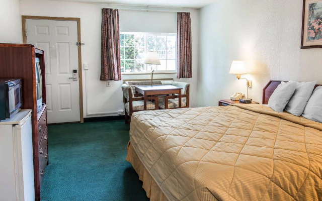 Econo Lodge Inn & Suites Spokane