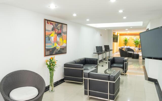 Hotel Regency Suites La Feria