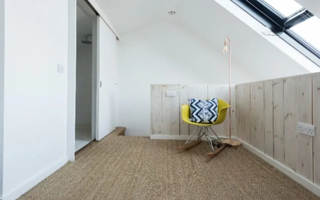 The Cliffside Loft - Distinctly Modern 3Bdr Riverside Home