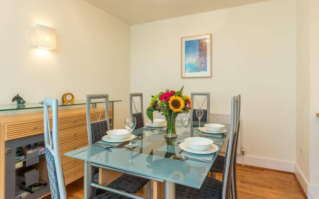 Quay Holidays - Dolphin Quays