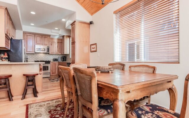 Mammoth Gateway Village # 8