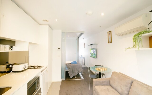 Melbourne CBD Designed 1 Bedroom Apartment by KozyGuru