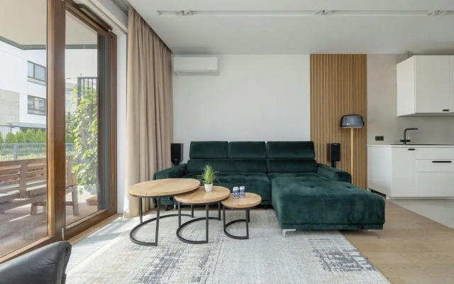 Family 3-bedroom Apartment by Renters