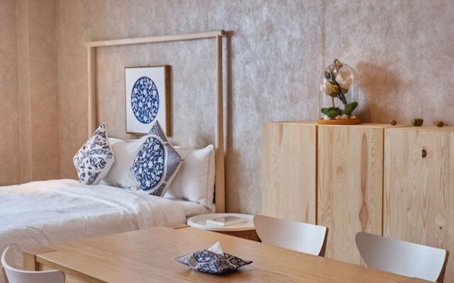 Summer Flower Apartment