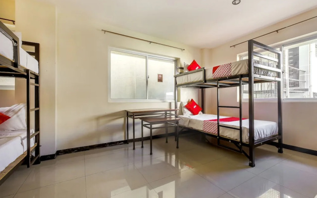 OYO 842 City Smiles Apartelle (Vaccinated Staff)