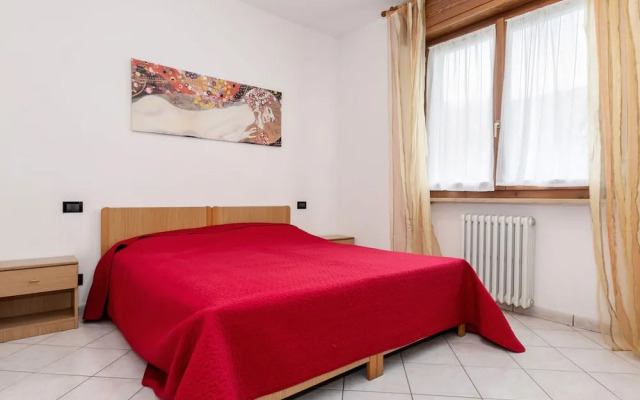 Spacious Apartment With Garden