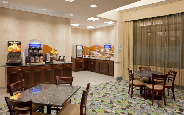 Comfort Inn & Suites Plainville-Foxboro