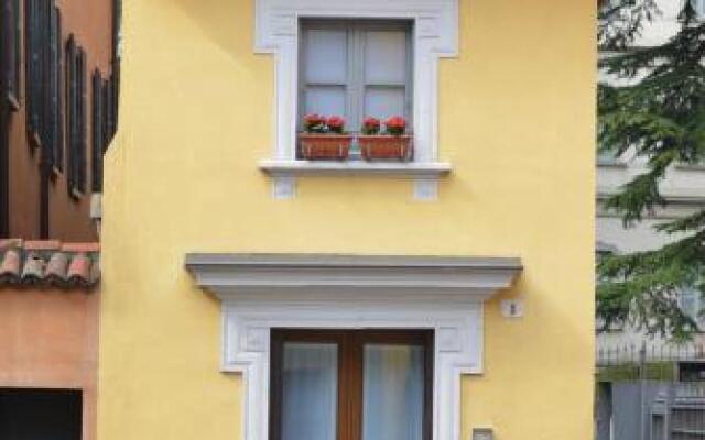 Lora Luxury House