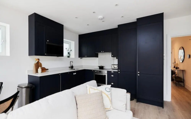 The Wembley Park Gem - Lovely 2bdr Flat With Balcony