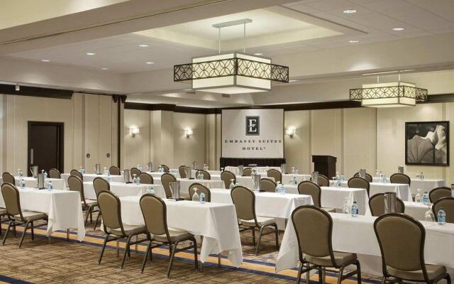 Embassy Suites by Hilton St. Louis Airport