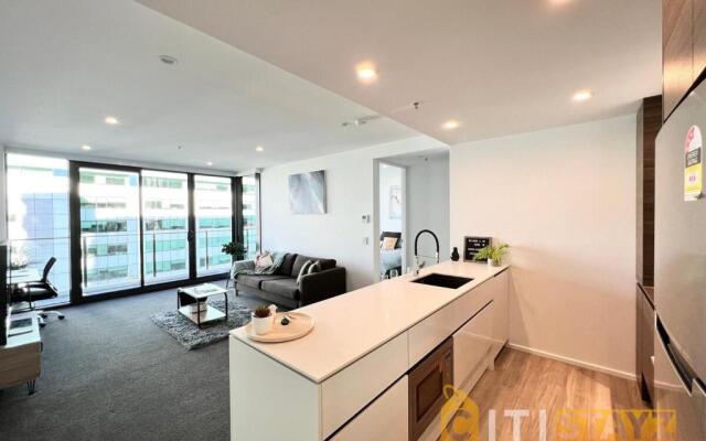 Light & Lovely in Canberra's CBD - 1BR Apt w/Carsp