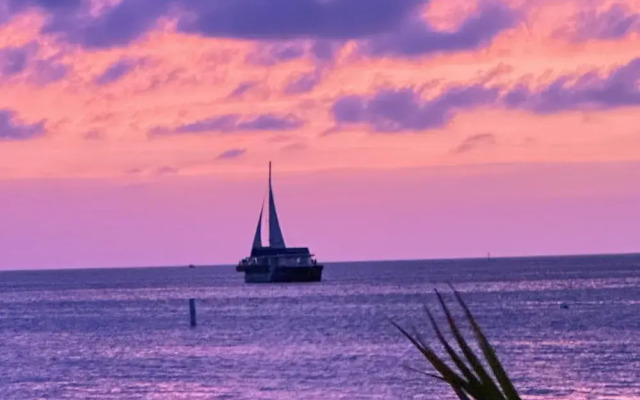 Oceanside Luxury The Cove Palm Beach 2BR 2 5BA