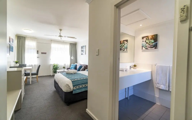 Aqua Waves Glenelg Central Studio Apt