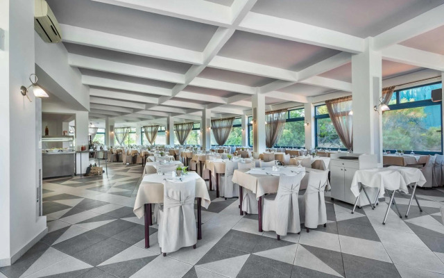 Atrium Hotel