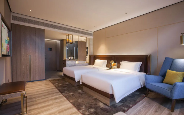 Echarm Plus Hotel (Wuhan Donghu College Dahualing Subway Station)
