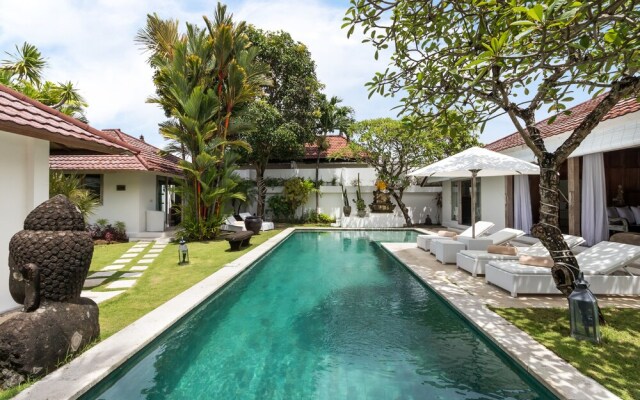 Villa Putih Seminyak