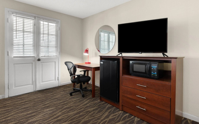 Super 8 by Wyndham New Orleans