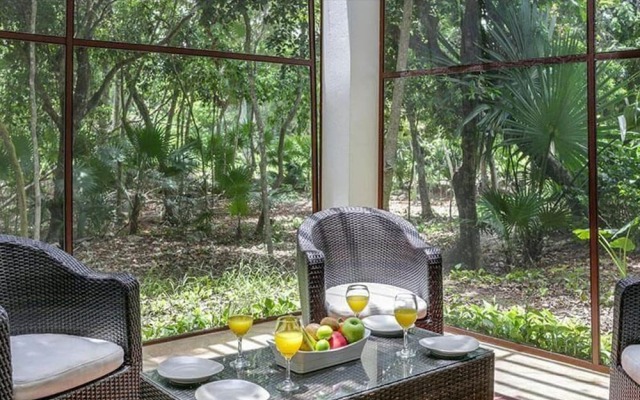 HIRA G1 Condo terrace screened by Gate48