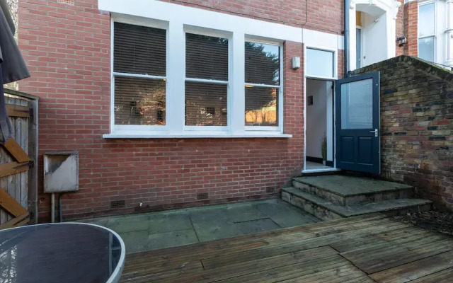 Serene and Spacious 1 Bedroom Garden Flat in Clapton