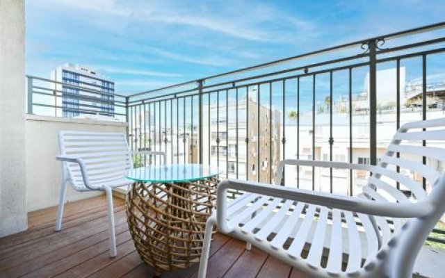 SUNNY SKY balcony Gordon Beach Ben Yehuda 114
