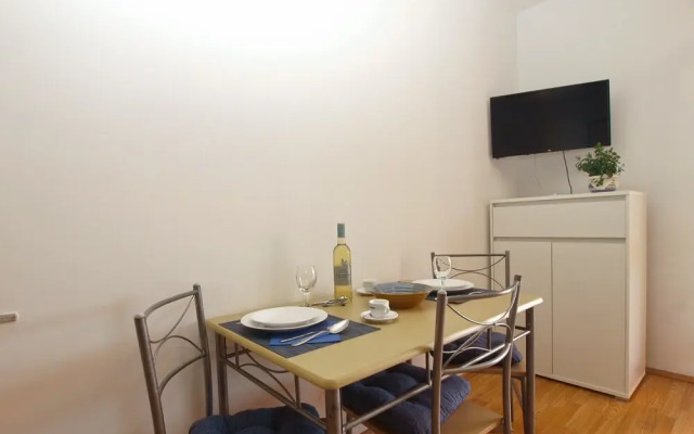 Apartment 785