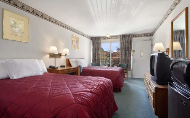 Days Inn Roanoke Civic Center