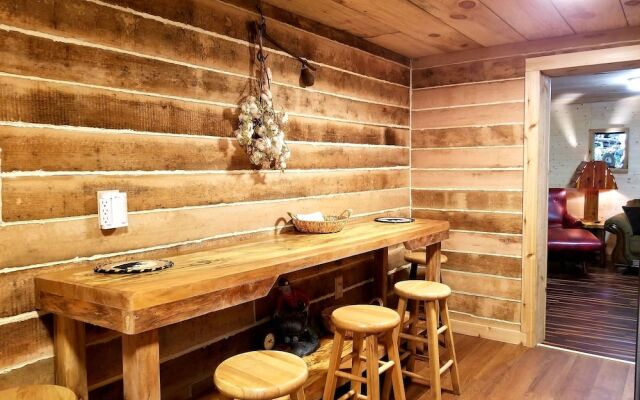 Bear Creek Lodge and Cabins in Helen Ga - Pet Friendly, River on Property, Walking Distance to downtown Helen