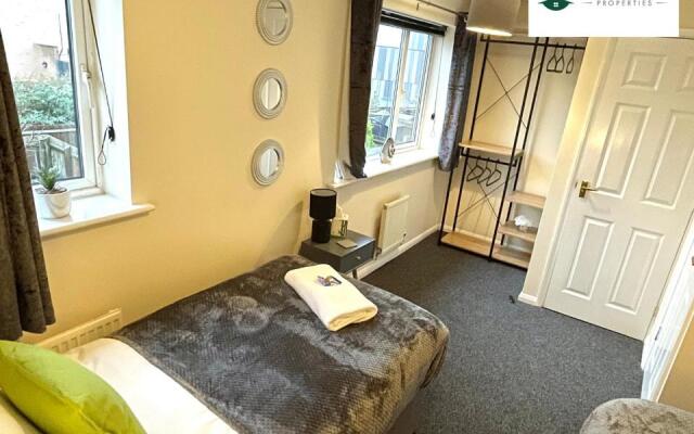 3 Bedroom 2 Bath House By Passionfruitproperties Close To Coventry City Centre - Free Wi-Fi, Driveway And Garden - 8RWC