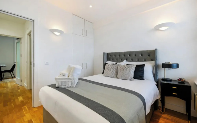 Avari Apartments – Gray’s Collection
