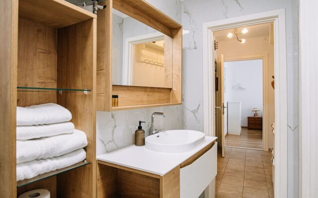 Illyria Old Town Apartment by DuHomes