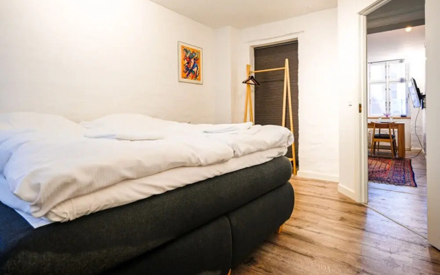 Sanders Lake - Pleasant 2-bdr Apt in City Center