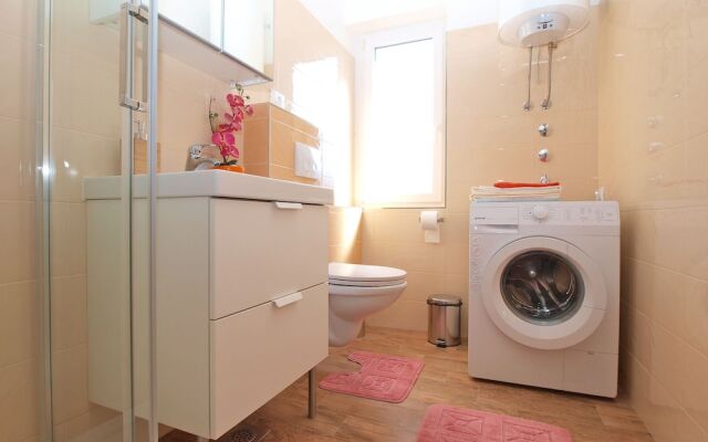 Apartment 1200
