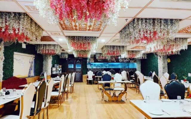 Hotel Rajwada Resort