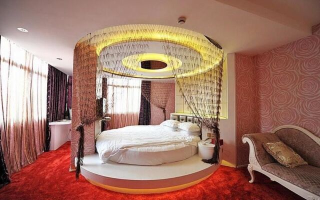 Minghao Fashion Hotel (Xianju Passenger Transport Center)