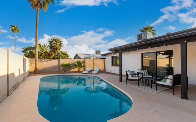 Broadway Palms Private Pool Chef Kitchen Office