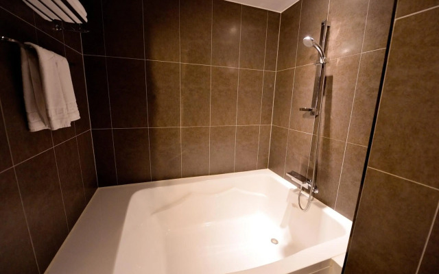 Golden Business Hotel