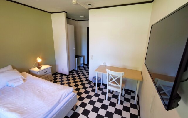 Green Door Hotel