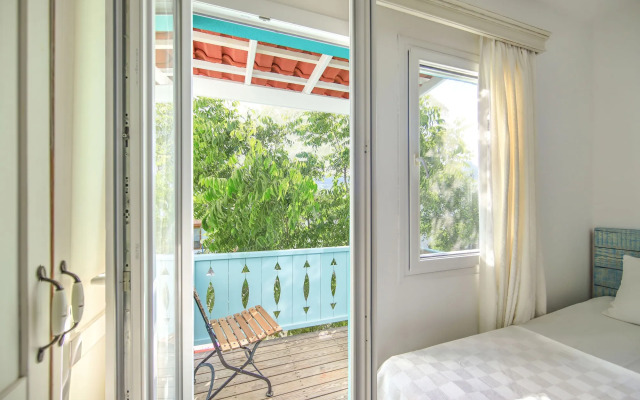 Kefi Beach and Suites