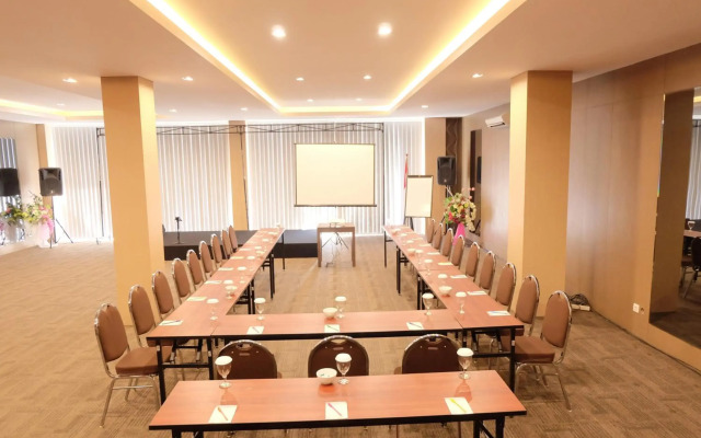 Viva Hotel Kediri, Azana Hotels Collection
